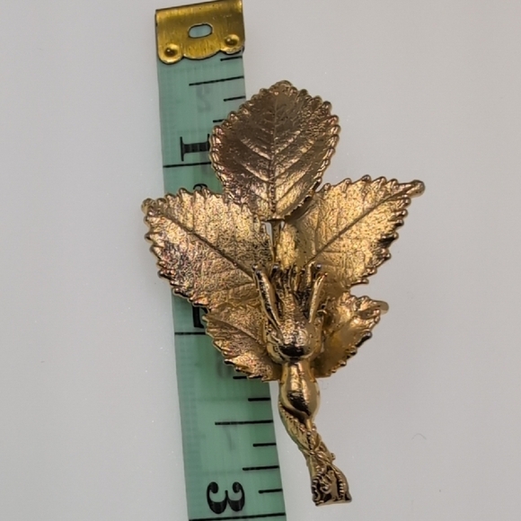 Chic Gold Leaf Brooch - Picture 7 of 7